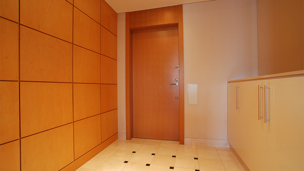Entrance of 3BR on 37th floor | before