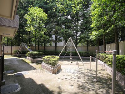  Courtyard/Greenery