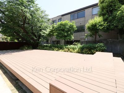  Courtyard/Greenery