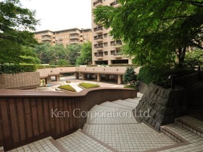  Courtyard/Greenery