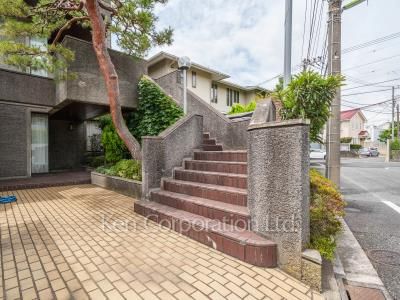 Shared stairs