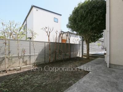  Courtyard/Greenery