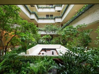  Courtyard/Greenery