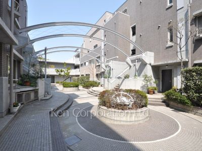 Courtyard/Greenery