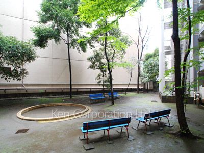  Courtyard/Greenery
