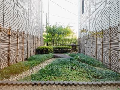  Courtyard/Greenery