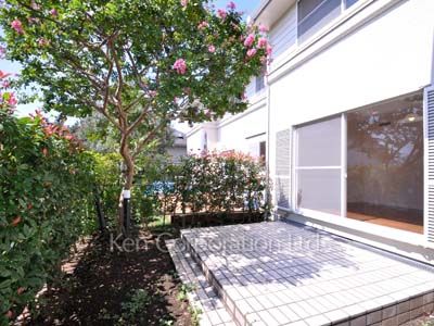  Courtyard/Greenery