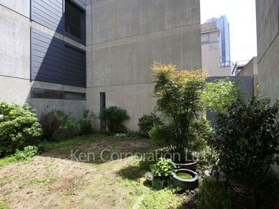  Courtyard/Greenery