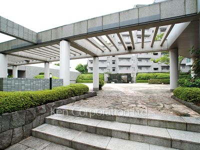  Courtyard/Greenery