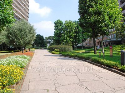  Courtyard/Greenery