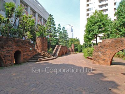  Courtyard/Greenery