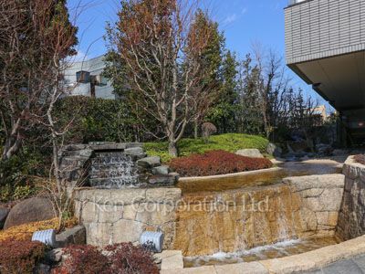  Courtyard/Greenery