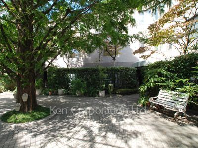  Courtyard/Greenery