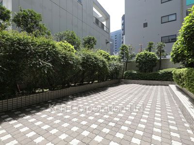  Courtyard/Greenery
