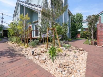  Courtyard/Greenery