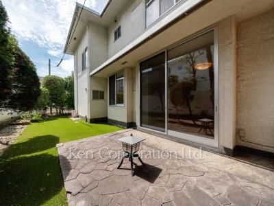  Courtyard/Greenery