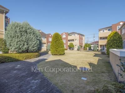  Courtyard/Greenery
