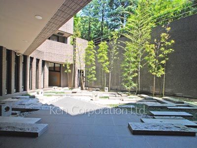  Courtyard/Greenery