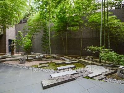  Courtyard/Greenery