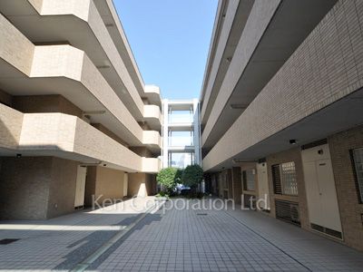 Courtyard/Greenery