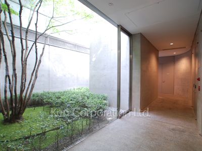  Courtyard/Greenery