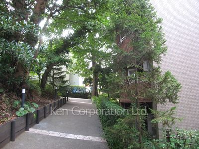  Courtyard/Greenery