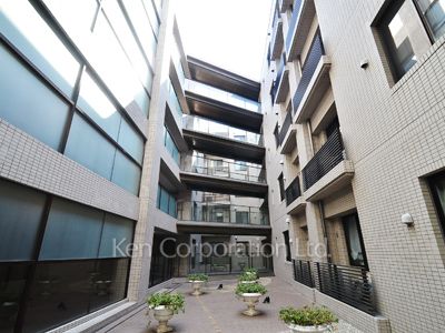 Courtyard/Greenery