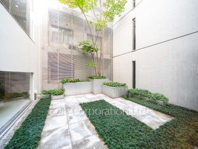 Courtyard/Greenery