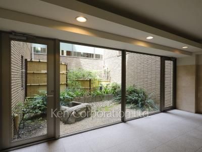  Courtyard/Greenery