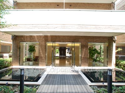  Courtyard/Greenery