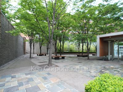  Courtyard/Greenery