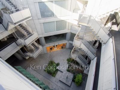  Courtyard/Greenery