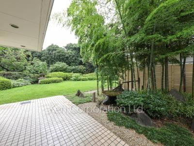  Courtyard/Greenery
