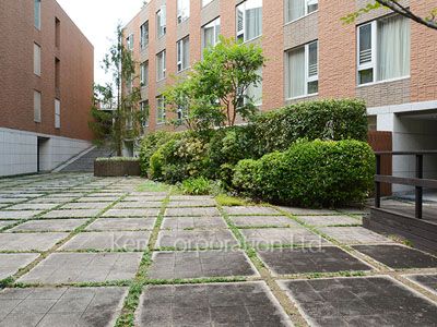  Courtyard/Greenery