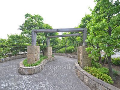  Courtyard/Greenery