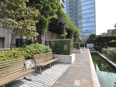  Courtyard/Greenery