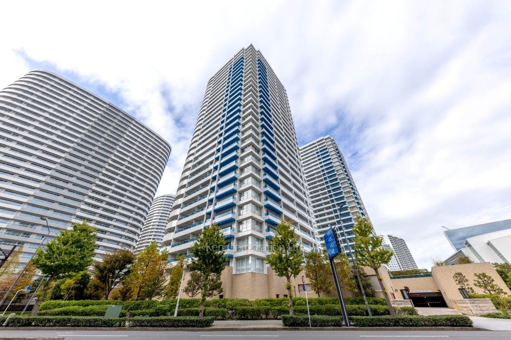 坂本睦美『apartment』 1057, A3 at Camden San Marcos | camdenliving.com