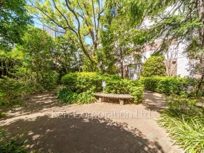  Courtyard/Greenery