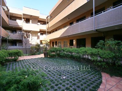  Courtyard/Greenery