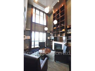  Sky View Lounge
