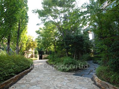  Courtyard/Greenery