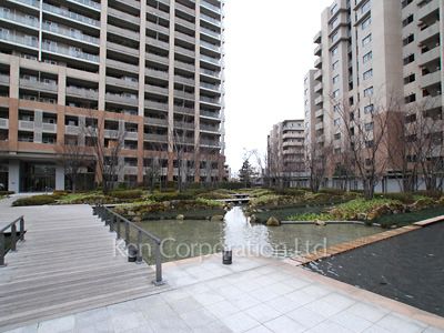  Courtyard/Greenery