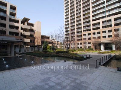  Courtyard/Greenery