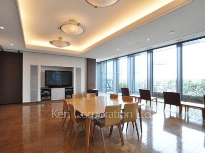 Sky View Lounge