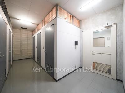 Trunk room