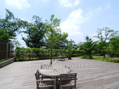  Courtyard/Greenery