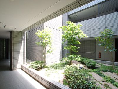  Courtyard/Greenery