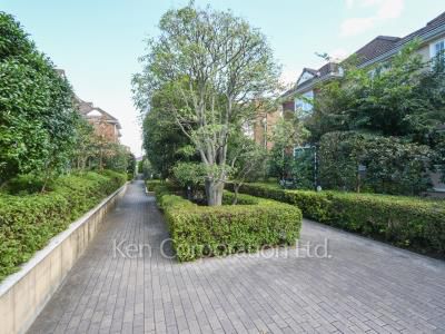  Courtyard/Greenery