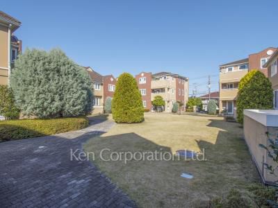  Courtyard/Greenery