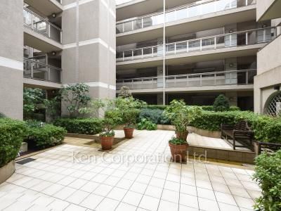  Courtyard/Greenery
